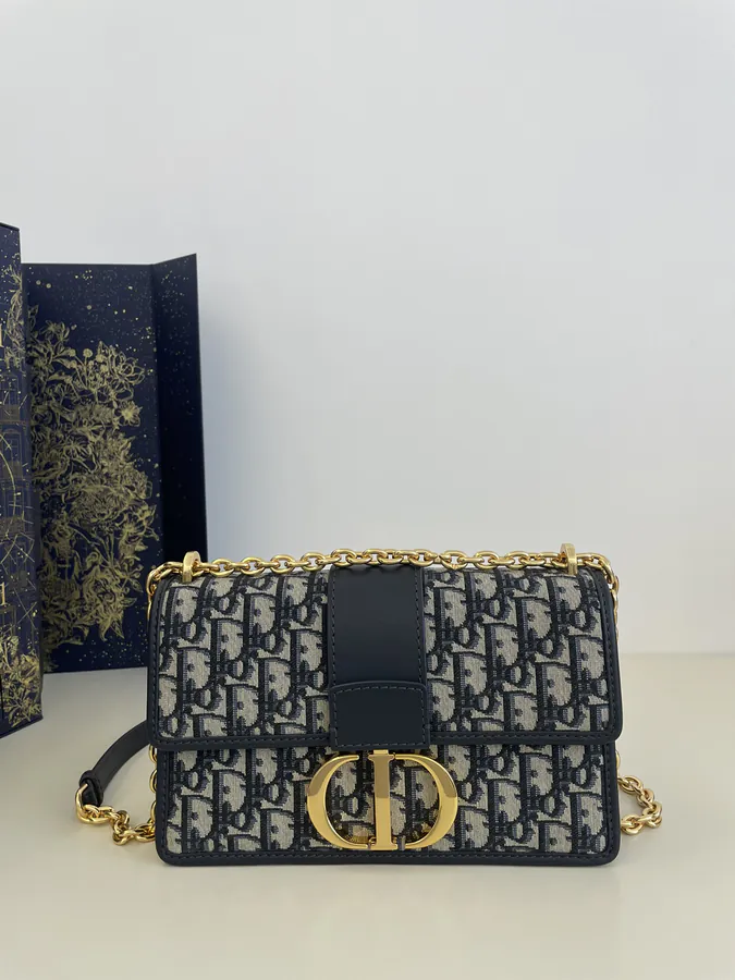 30 Montaigne Chain Strap Tote Medium