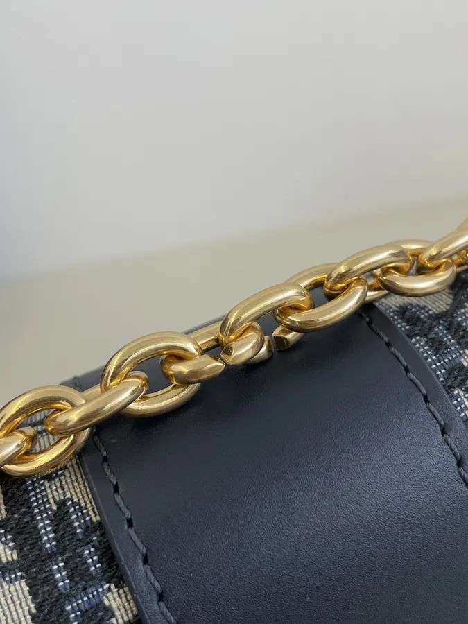 30 Montaigne Chain Strap Tote Medium