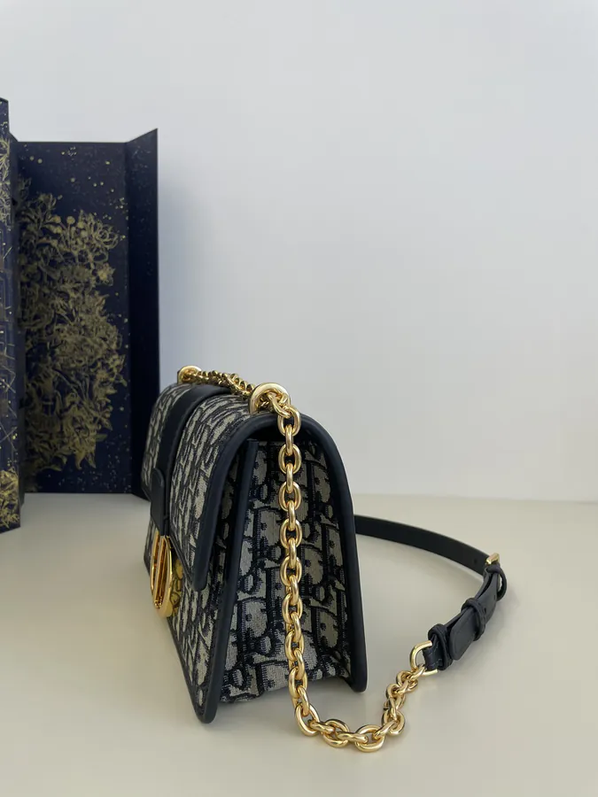 30 Montaigne Chain Strap Tote Medium