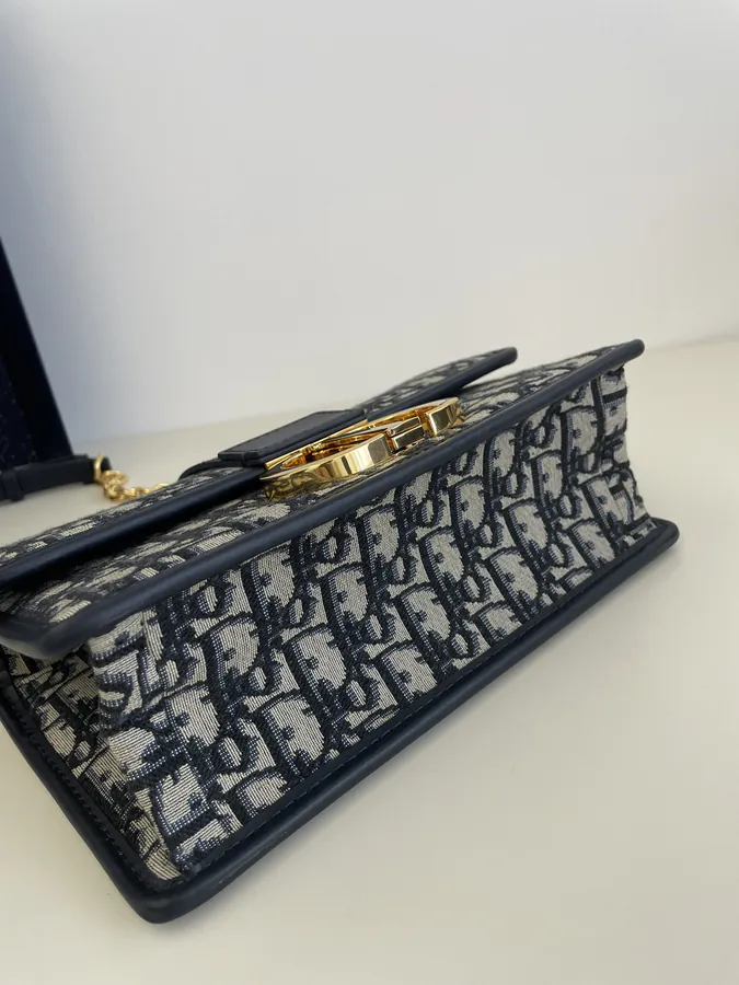 30 Montaigne Chain Strap Tote Medium