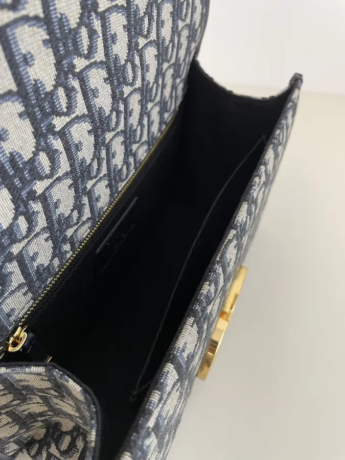 30 Montaigne Chain Strap Tote Medium