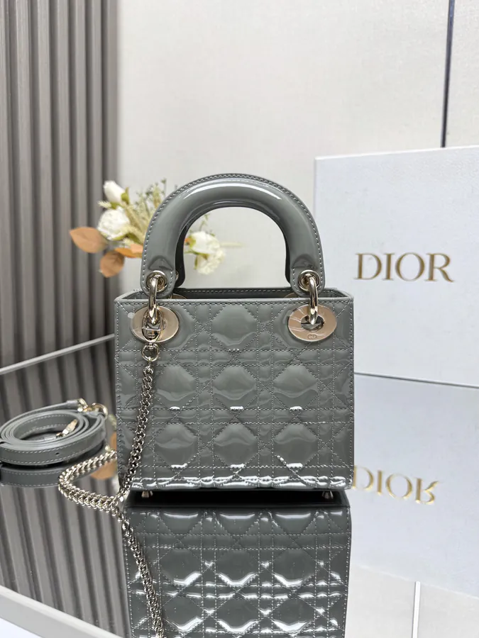 Classic Lady Three Compartment Rock Gray Lacquered Calfskin