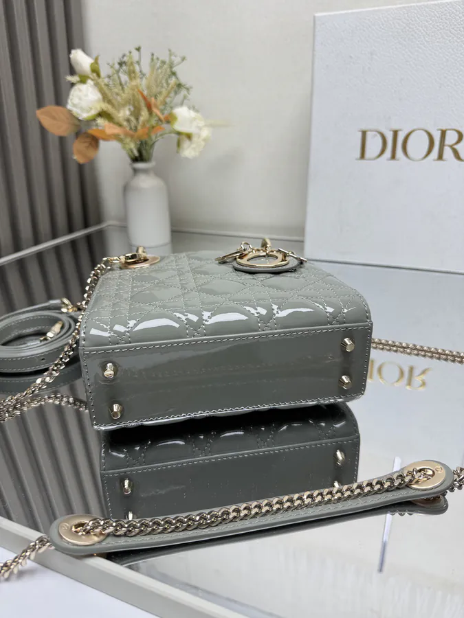 Classic Lady Three Compartment Rock Gray Lacquered Calfskin