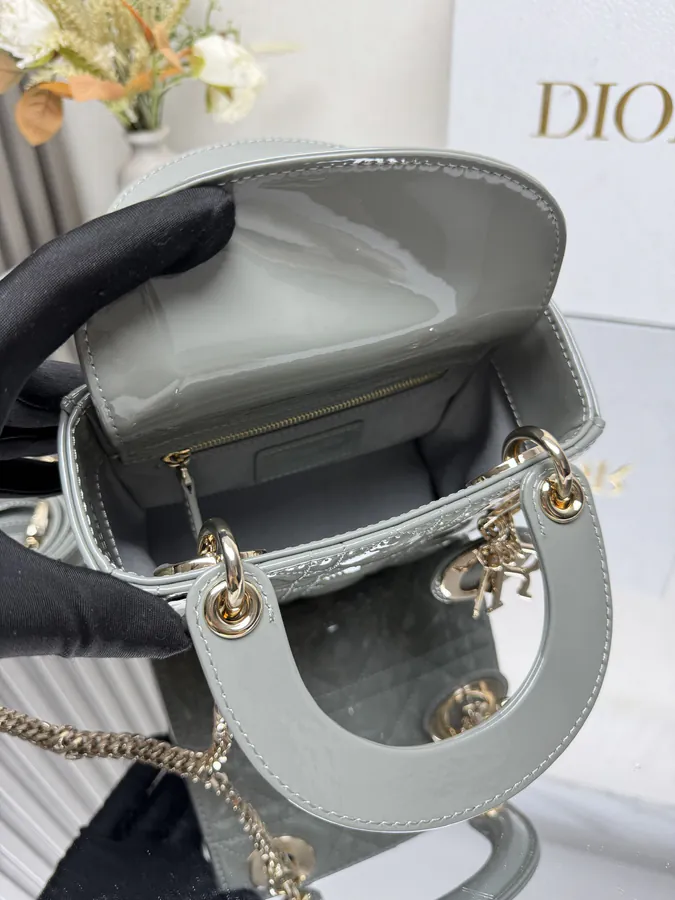 Classic Lady Three Compartment Rock Gray Lacquered Calfskin