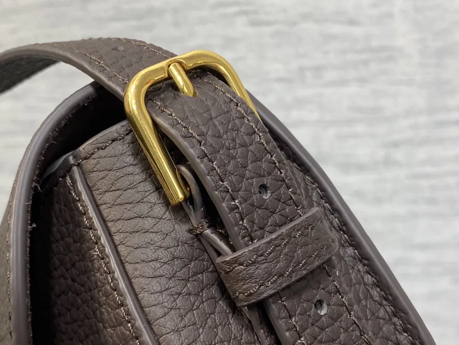 Bobby East West Autumn Bucket Bag in Medium Size
