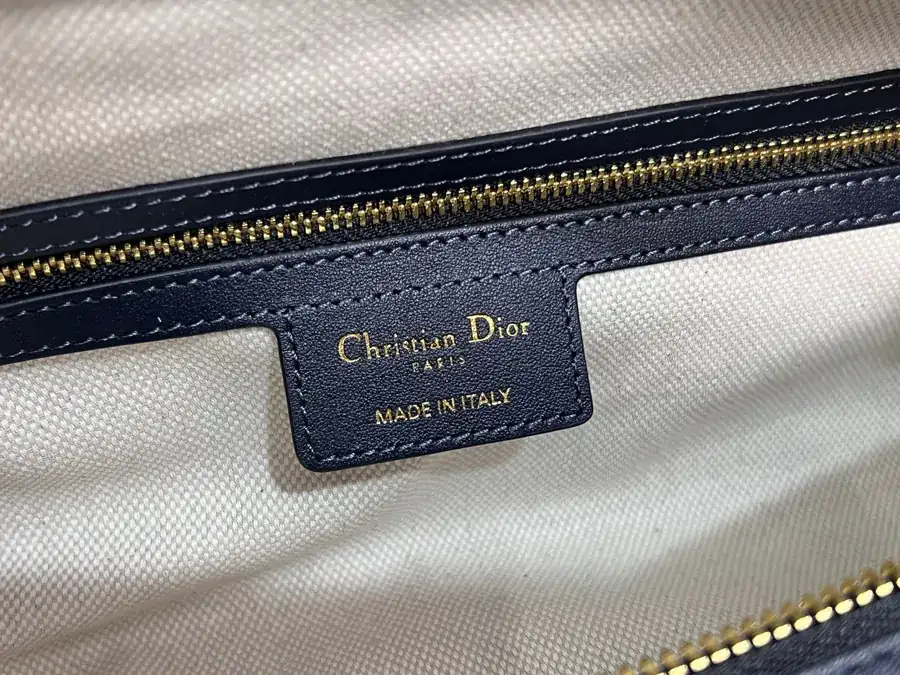 D Journey Handbag in Grained Calfskin