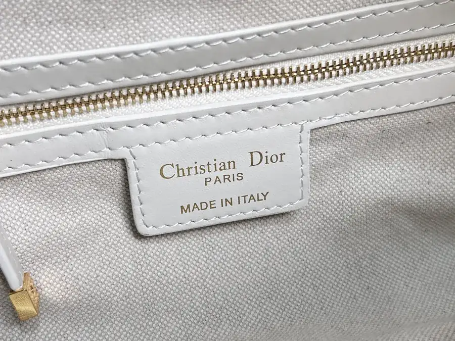 D Journey Handbag in Grained Calfskin