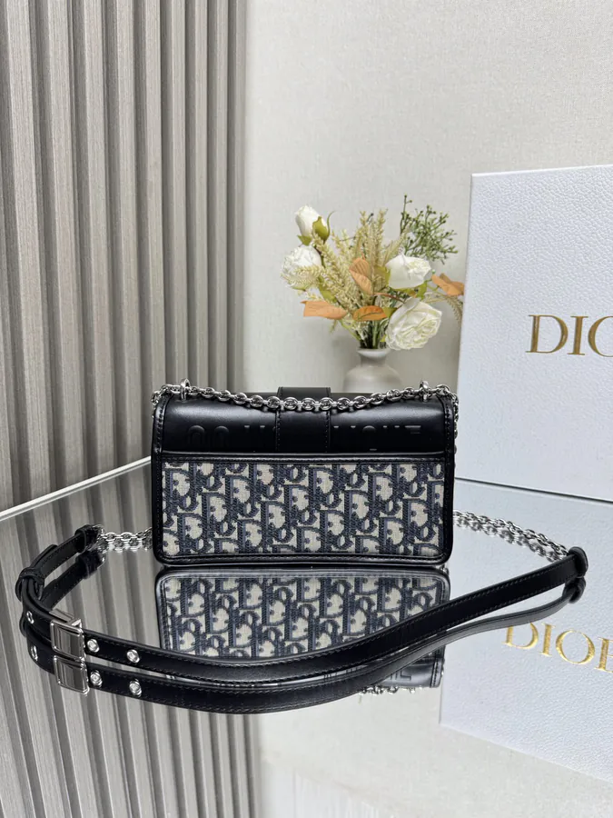 30 Montaigne East West Chain Bag Mini Size