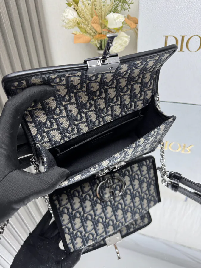 30 Montaigne East West Chain Bag Mini Size