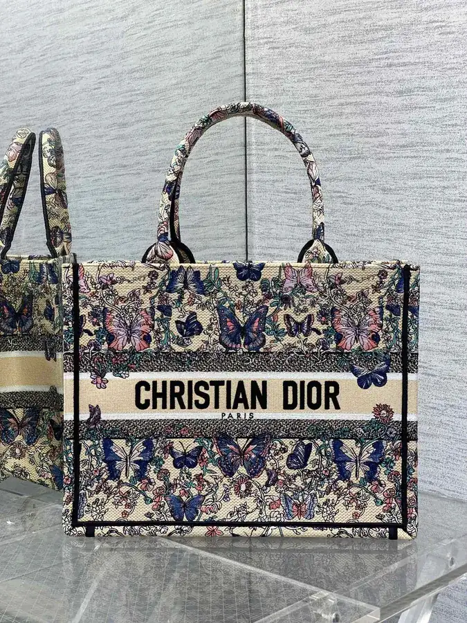 P500 Medium Tote Spring Summer Collection