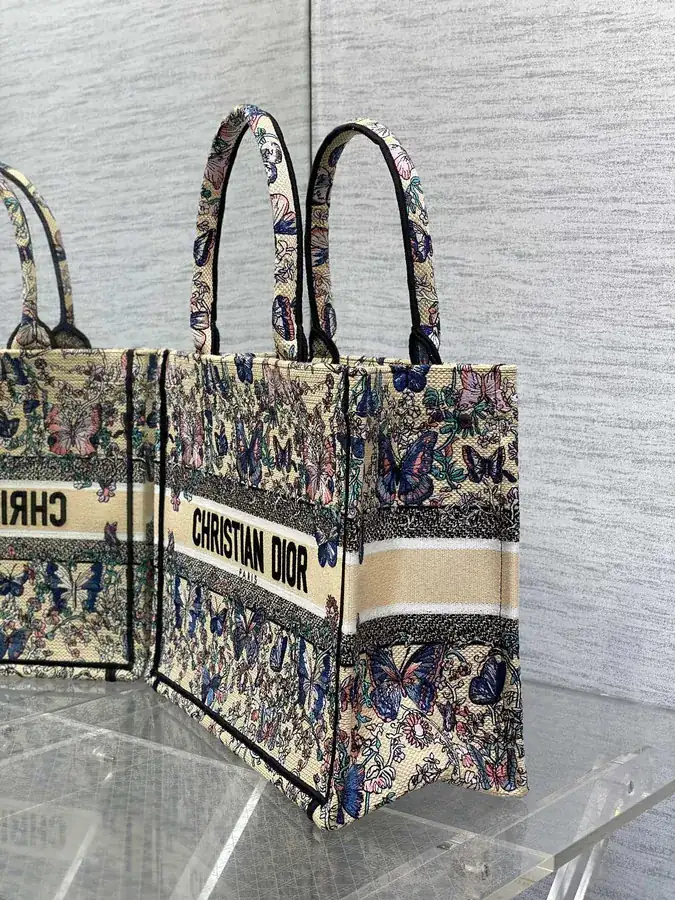 P500 Medium Tote Spring Summer Collection
