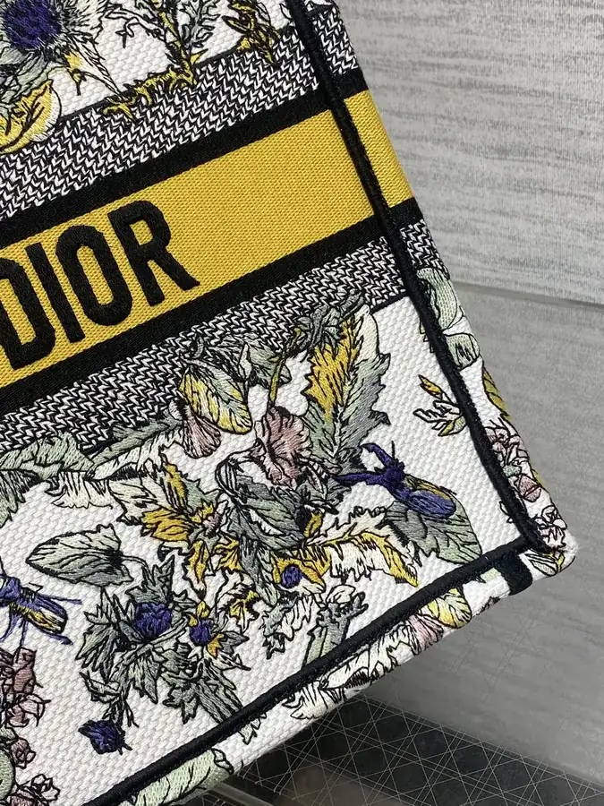 P500 Medium Tote Autumn Winter Collection