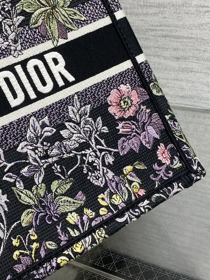 P500 Medium Tote Autumn Winter Collection