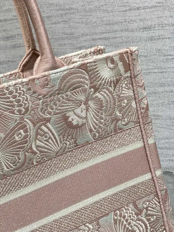 P500 Medium Tote with Butterfly Embroidery