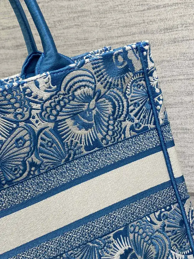 P500 Medium Tote with Butterfly Embroidery