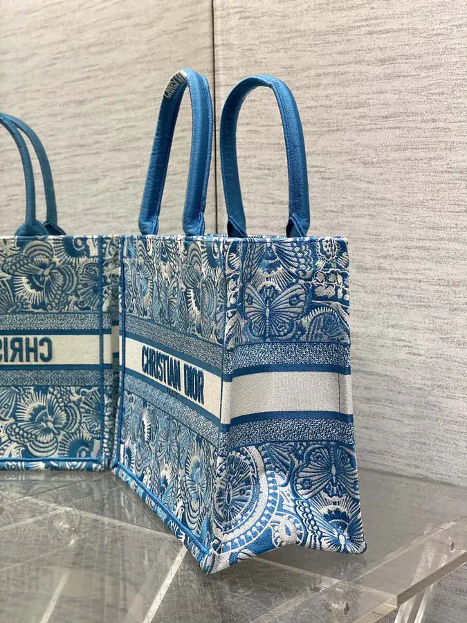 P500 Medium Tote with Butterfly Embroidery