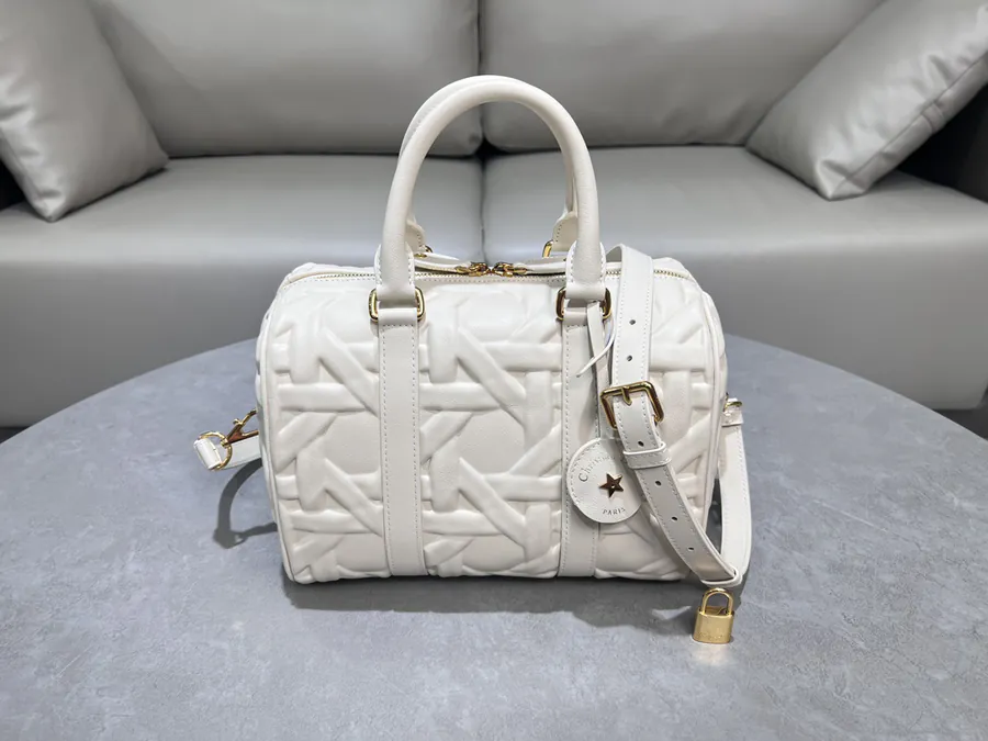 P700 Groove 25 Handbag Large Apricot Embossed Chevron