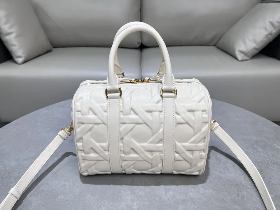 P700 Groove 25 Handbag Large Apricot Embossed Chevron