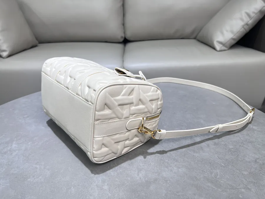 P700 Groove 25 Handbag Large Apricot Embossed Chevron