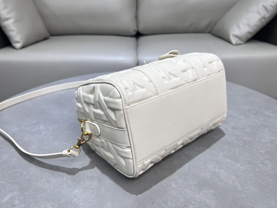 P700 Groove 25 Handbag Large Apricot Embossed Chevron