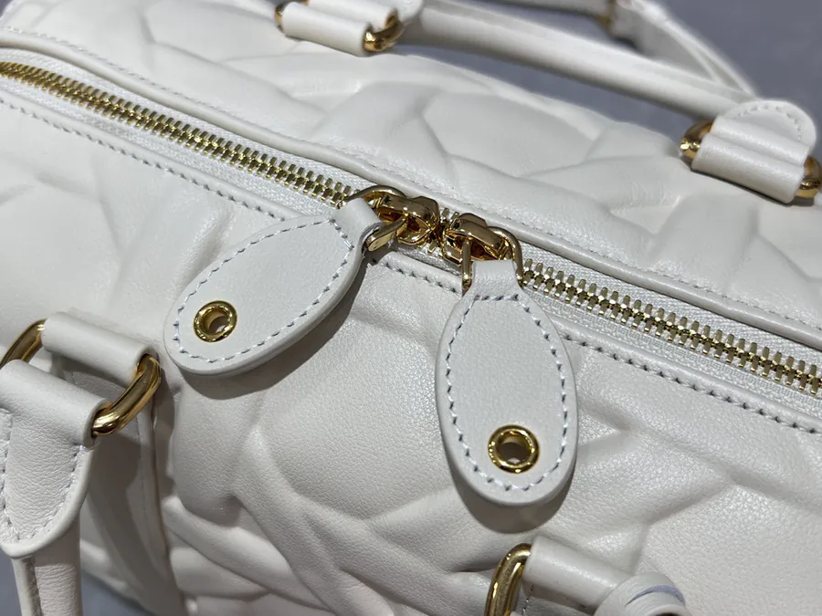 P700 Groove 25 Handbag Large Apricot Embossed Chevron