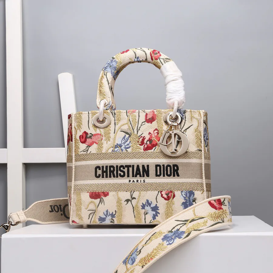 P600 Lady Bucket Bag with Hibiscus Embroidery