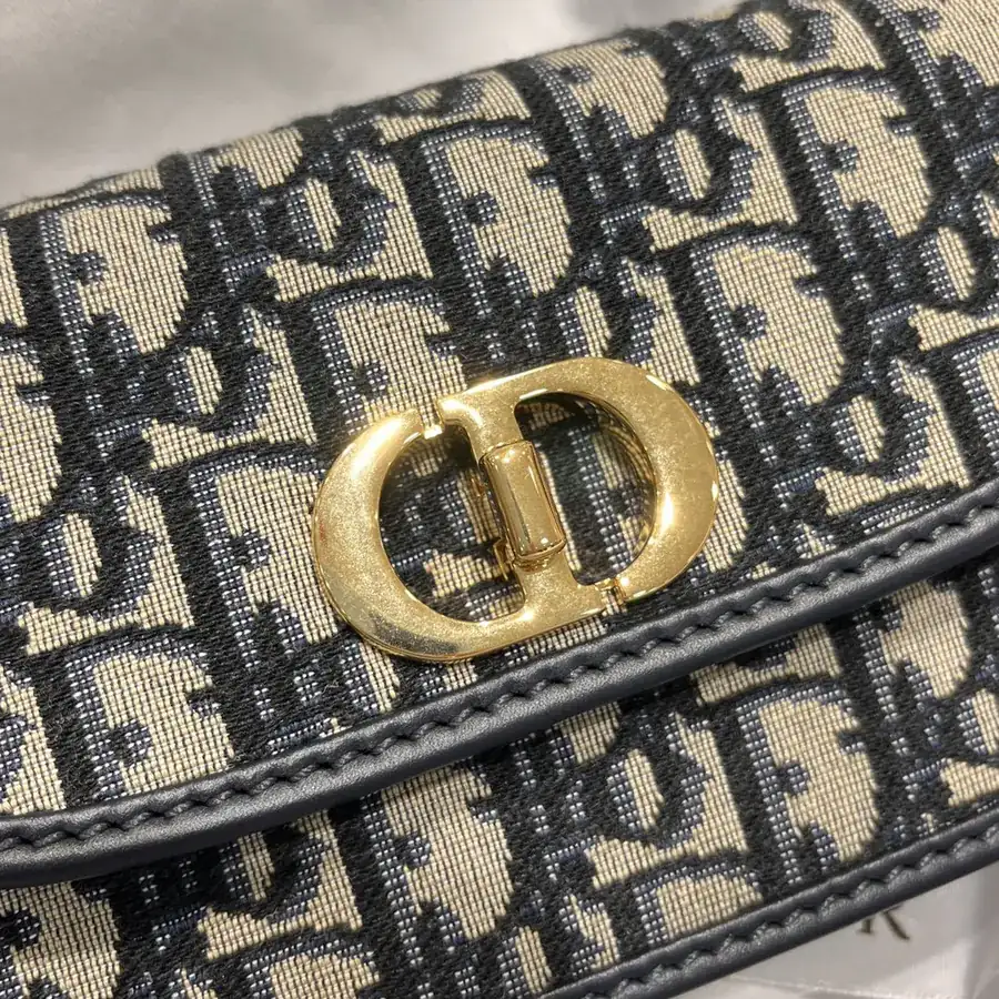 Montaigne Avenue Clutch Small Size
