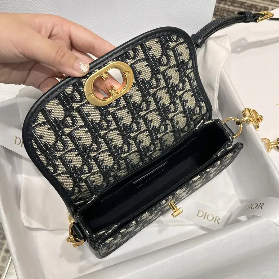 Montaigne Avenue Clutch Small Size