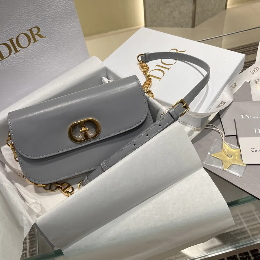 Montaigne Avenue Clutch Classic Design with Grained Calfskin