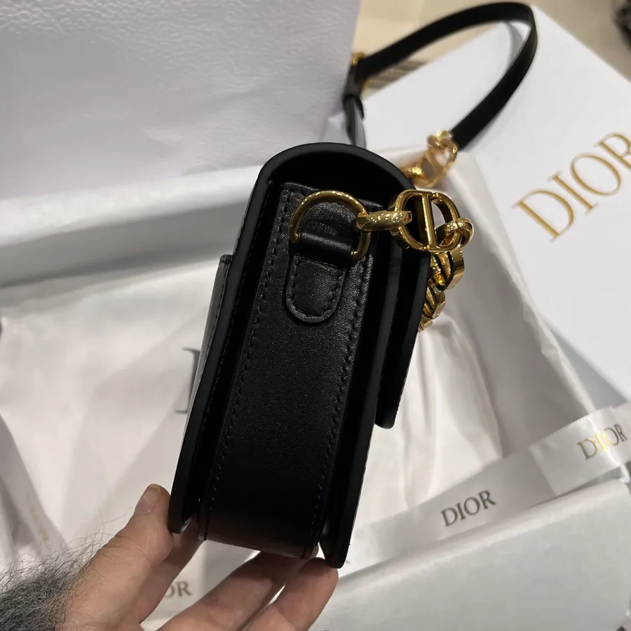 Montaigne Avenue Clutch Classic Design