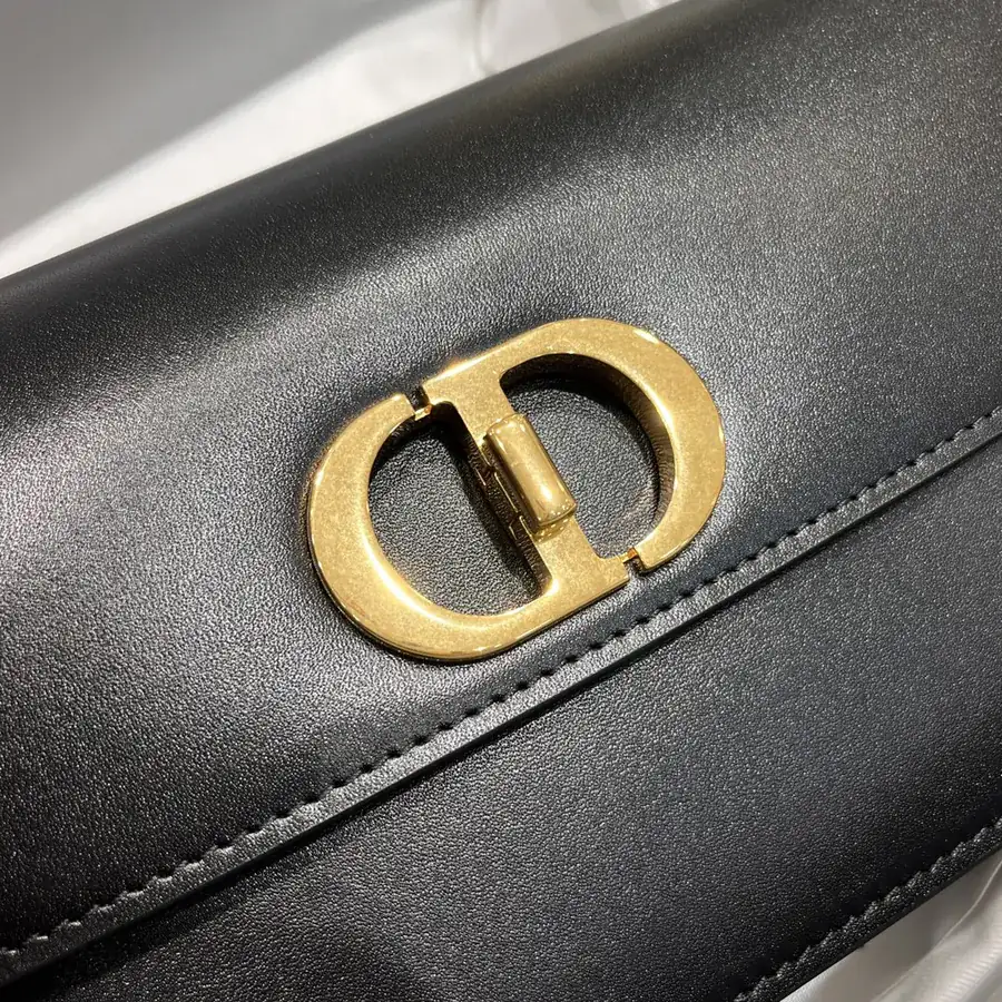 Montaigne Avenue Clutch Classic Design