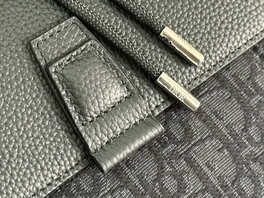 Motion Shoulder Bag Elegant and Sophisticated
