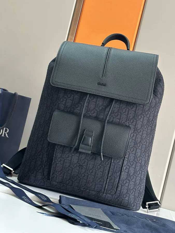 Motion Shoulder Bag Elegant and Sophisticated
