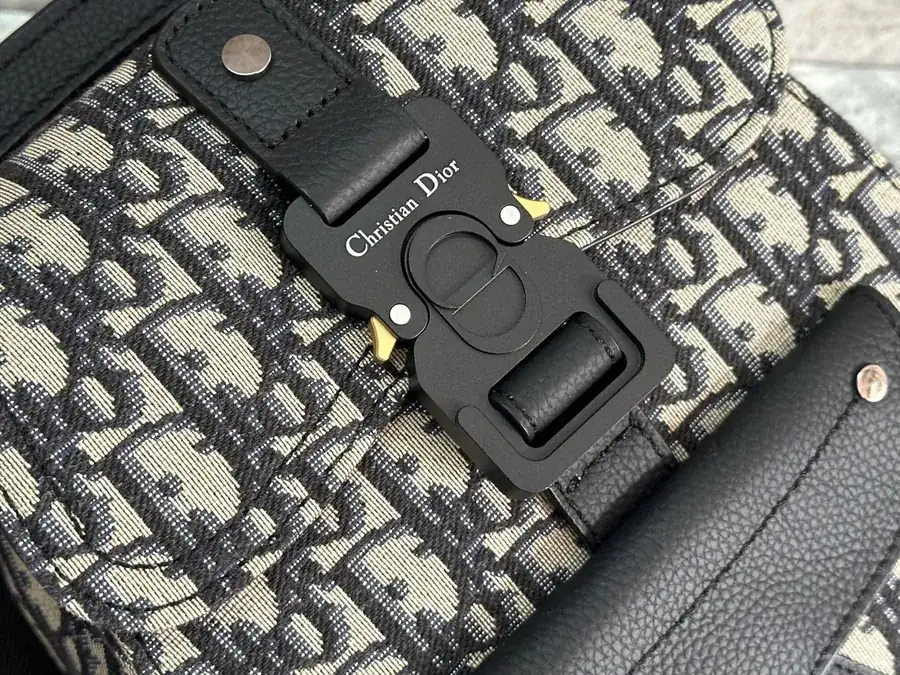 Christian Dior Saddle Shoulder Bag in Grained Calfskin