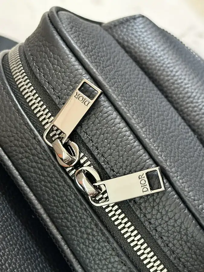 Rider2.0 Crossbody Bag Modern and Practical Design
