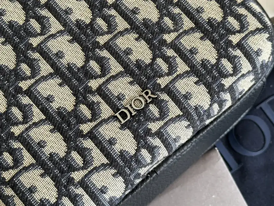 Rider 2.0 Crossbody Bag Modern and Practical