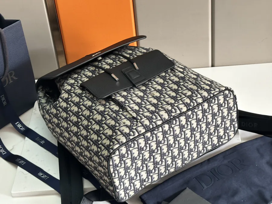Motion Shoulder Bag Elegant and Sophisticated