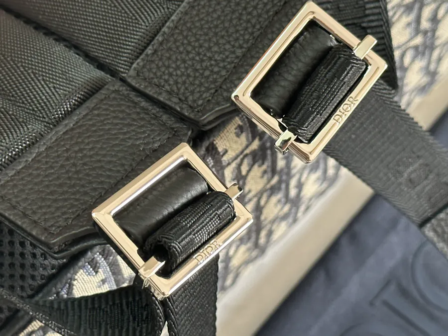 Motion Shoulder Bag Elegant and Sophisticated