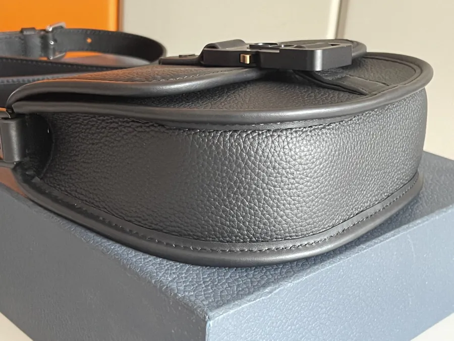Gallop Messenger Bag Season New, Minimalist Design