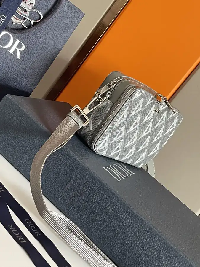Marc Bohan Diamond Pattern Tote Bag Elegant and Practical