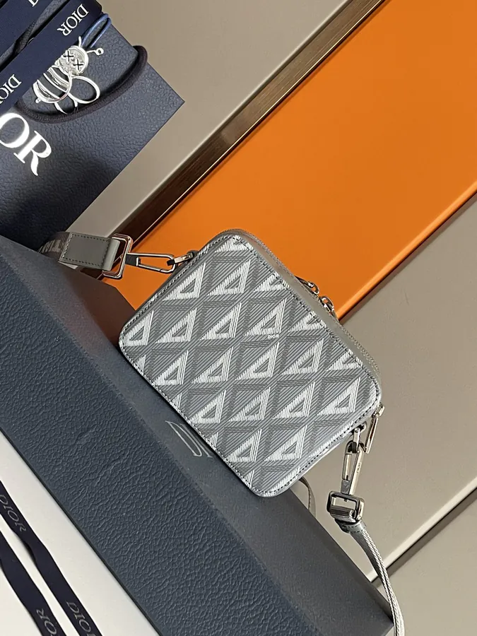 Marc Bohan Diamond Pattern Tote Bag Elegant and Practical