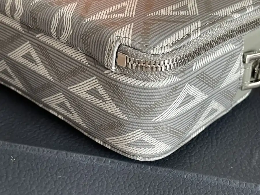 Marc Bohan Diamond Pattern Tote Bag Elegant and Practical