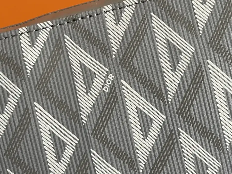 Marc Bohan Diamond Pattern Tote Bag Elegant and Practical