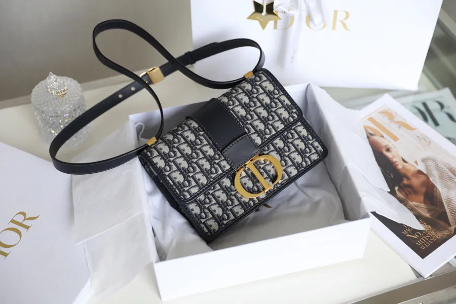 Montaigne 30 Bucket Bag Classic Design with Grained Calfskin