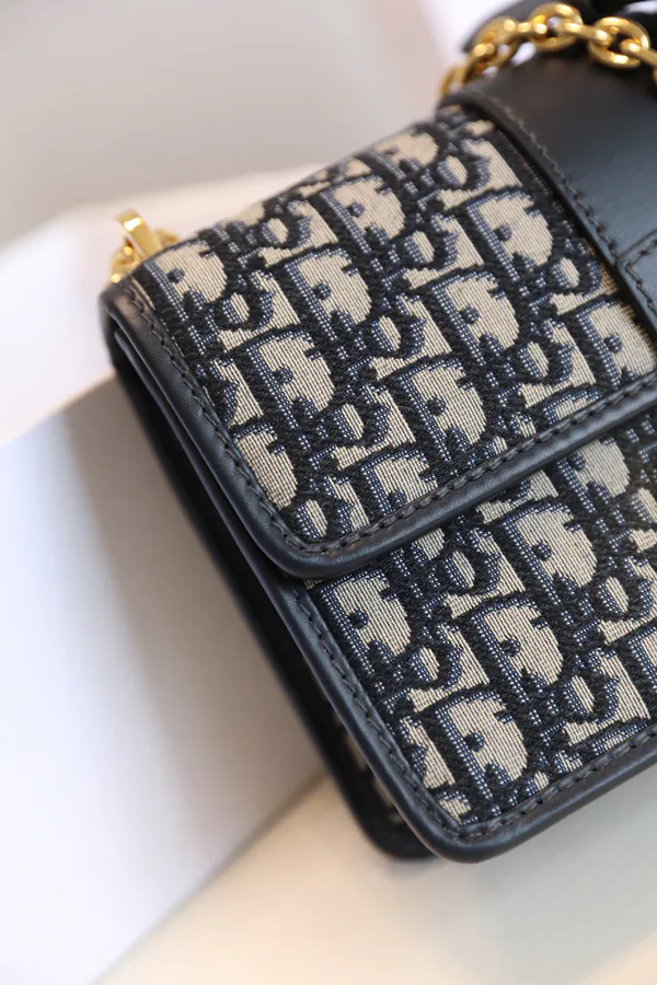 Montaigne 30 Bucket Bag with Chain Strap
