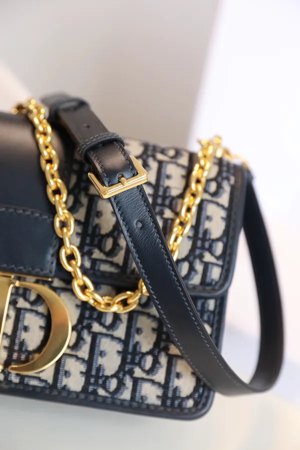 Montaigne 30 Bucket Bag with Chain Strap