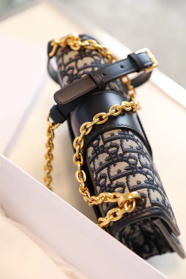 Montaigne 30 Bucket Bag with Chain Strap