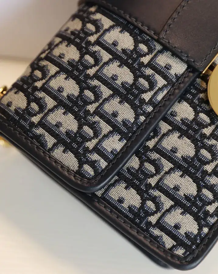 Montaigne 30 Bucket Bag with Chain Strap