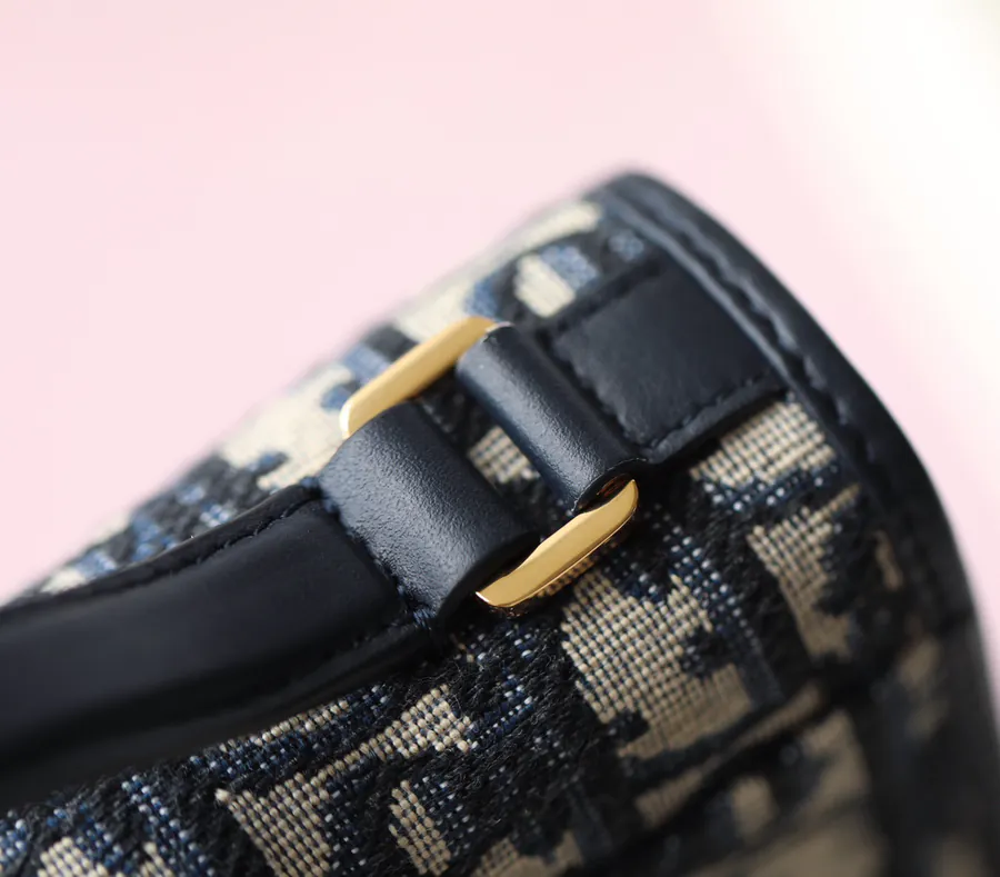 Montaigne 30 Bucket Bag with Chain Strap