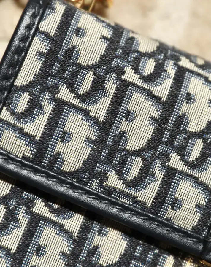 Montaigne 30 Bucket Bag with Chain Strap